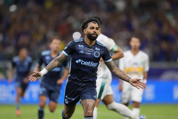 Gabigol, do Cruzeiro, comemora gol marcado diante do Uberlândia.(Imagem:Gilson Lobo/AGIF)