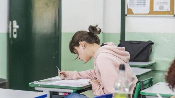 Programa do governo prevê pagamento de bolsa de R$ 1.050 mensais para estudantes de licenciatura com alto desempenho no Enem, até a conclusão do curso. Inscrição será via Sisu, Fies e Prouni.(Imagem:Paulo Savala/Educação SP)