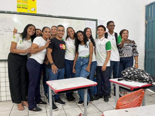 Escola Getúlio Vargas recebe visita de ex-alunos aprovados nos seletivos do IFPI e CTF 2024.(Imagem:Secom)