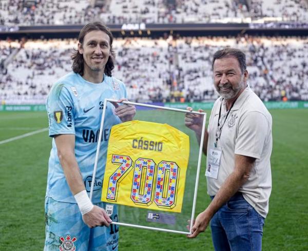 Cássio recebe homenagem pelos 700 jogos pelo Corinthians.(Imagem:Rodrigo Coca/Agência Corinthians)