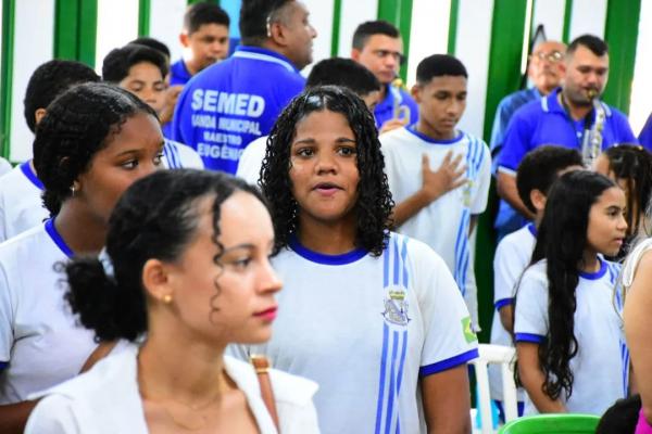 Vereadores de Floriano acompanha entrega de modernização da escola Raimundinha Carvalho.(Imagem:CMF)