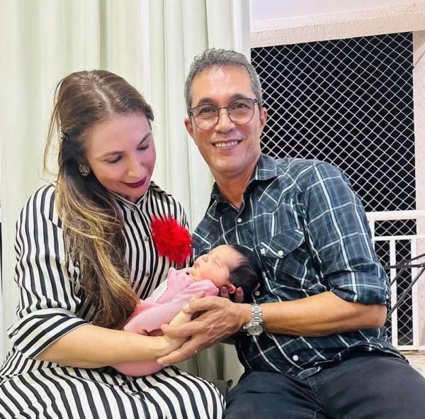 Glauce e Emanoel Camargo com Maitê.(Imagem:Reprodução/Instagram)