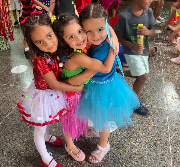 Carnaval Encantado: Uma festa de alegria e criatividade agita a Escola Pequeno Príncipe.(Imagem:Divulgação/EPP)