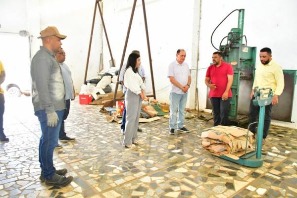  Prefeito Antônio Reis visita a Cooperativa COOCAMFLO em Floriano(Imagem:Secom)