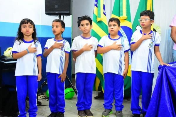 Vereadores de Floriano acompanha entrega de modernização da escola Raimundinha Carvalho.(Imagem:CMF)