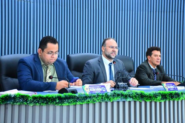  Câmara Municipal de Floriano realiza duas sessões e conclui o ano legislativo de 2024(Imagem:CMF)