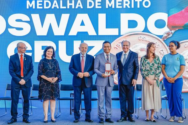 Dr. Francisco Costa recebe Medalha Oswaldo Cruz pela atuação na saúde.(Imagem:Divulgação)