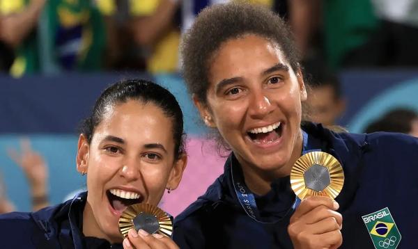 Brasil volta a ter dupla de mulheres campeãs olímpicas após 28 anos.(Imagem:REUTERS/Esa Alexander /Proibida reprodução)