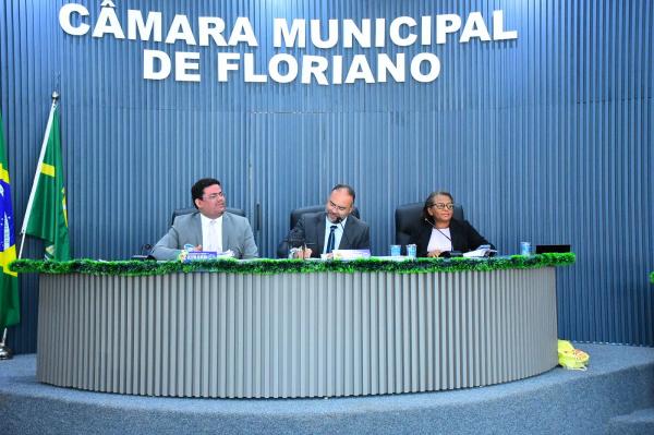  Câmara Municipal de Floriano realiza duas sessões e conclui o ano legislativo de 2024(Imagem:CMF)