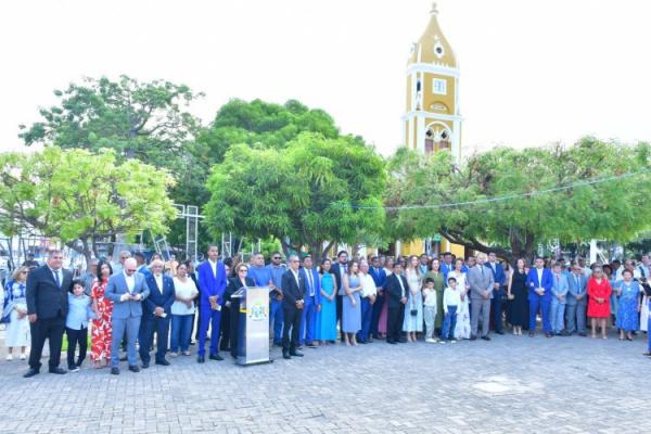 Hasteamento de bandeiras precedem solenidade de posse do prefeito e vice de Floriano.(Imagem:Secom)