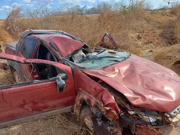 Idoso de 73 anos morre após carro capotar na BR-135, no Sul do Piauí.(Imagem:Divulgação/PRF)