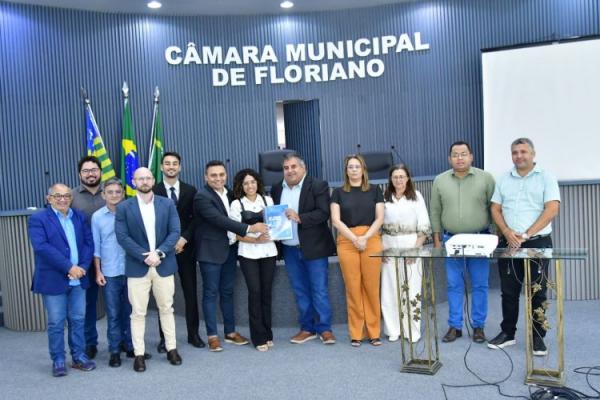 Prefeitura de Floriano presta contas e apresenta Relatório de Gestão 2024.(Imagem:Secom)