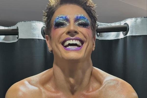 Reynaldo Gianecchini mostra bastidores da maquiagem para virar uma drag no musical Priscilla, a rainha do Deserto(Imagem:Reprodução/Instagram)