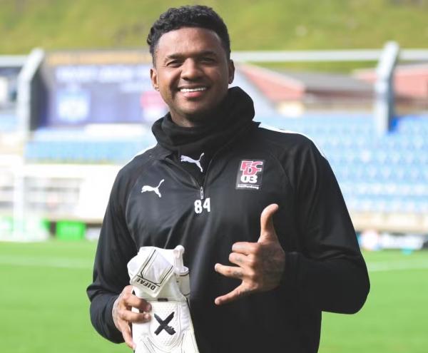 Goleiro Felipe no treino do Differdange.(Imagem:Divulgação)