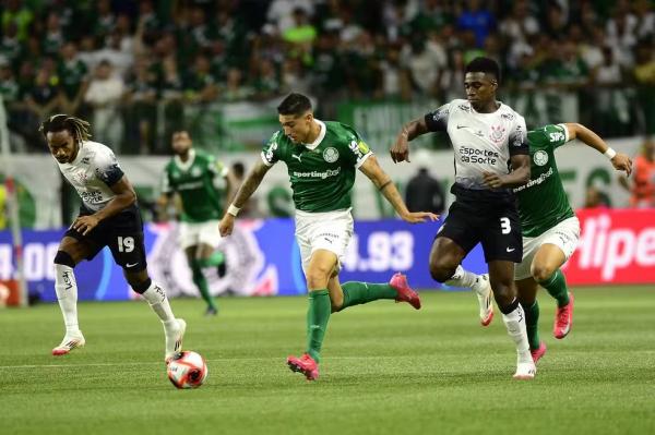 Corinthians sofreu defensivamente no primeiro tempo contra o Palmeiras.(Imagem:Marcos Ribolli)