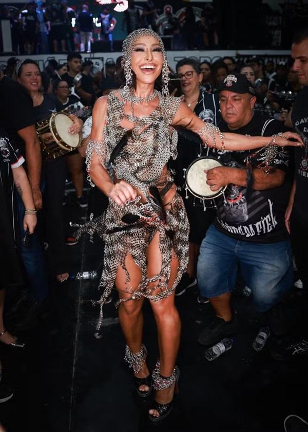 Sabrina Sato em ensaio como rainha de bateria da Gaviões da Fiel(Imagem: Manuela Scarpa/Brazil News)