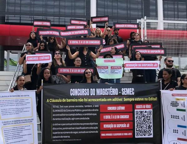 Professores protestam no TJ contra suspensão do concurso da Semec em Teresina.(Imagem:Arquivo pessoal)