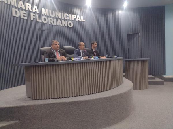 Enofre Carvalho toma posse na Câmara Municipal de Floriano e destaca compromisso com a população(Imagem:FlorianoNews)