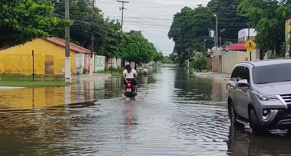 Ruas e avenidas ficam alagadas após chuva de 170 mm no litoral do Piauí.(Imagem:Reprodução/Redes Sociais)