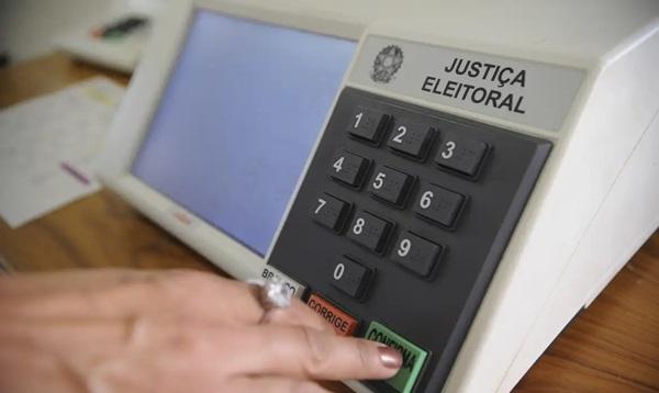 Os eleitores que solicitaram a transferência temporária de seção eleitoral podem acessar pelo site do TSE e pelo aplicativo e-Título.(Imagem:Fábio Pozzebom/Agência Brasil)