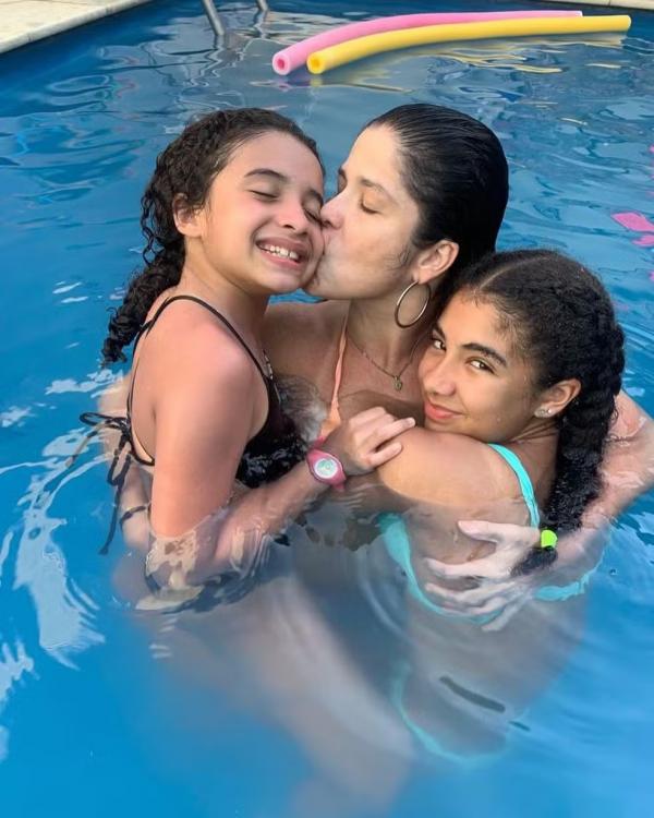 Samara Felippo com as filhas, Lara e Alícia.(Imagem:Instagram)