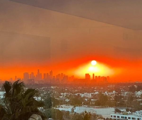 Fernanda Torres mostra incêndio em Los Angeles: ?Em chamas?(Imagem:Reprodução/Instagram)