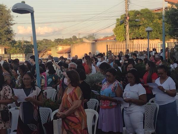 Fiéis de Floriano celebram Corpus Christi em demonstração de fé e devoção.(Imagem:FlorianoNews)