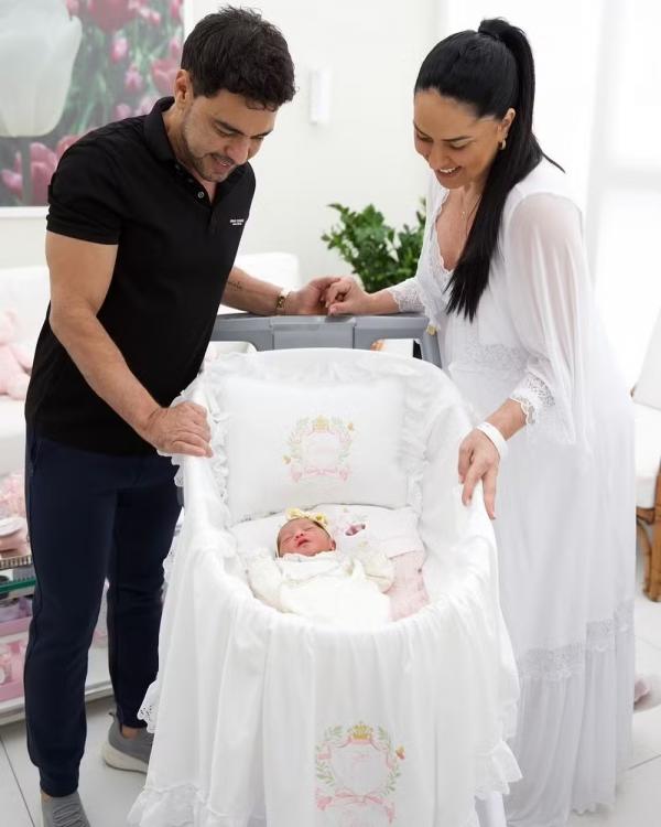 Clara, filha de Graciele Lacerda e Zezé Di Camargo.(Imagem:Hanna Rocha Fotografia)