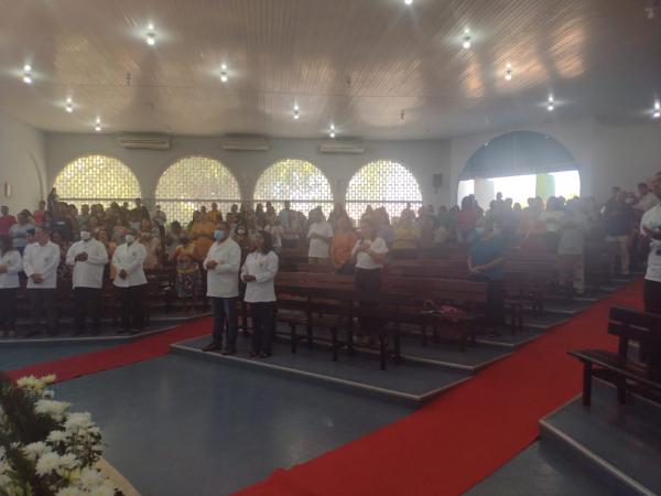 Fiéis de Floriano celebram Corpus Christi em demonstração de fé e devoção.(Imagem:FlorianoNews)