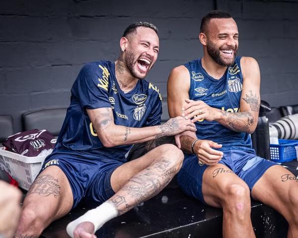 Neymar e Guilherme em treino do Santos.(Imagem: Raul Baretta/ Santos FC)