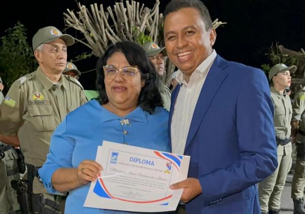 Dr. Francisco Costa participa de cerimônia em homenagem aos 61 anos do 3º BPM de Floriano(Imagem:Reprodução/Instagram)