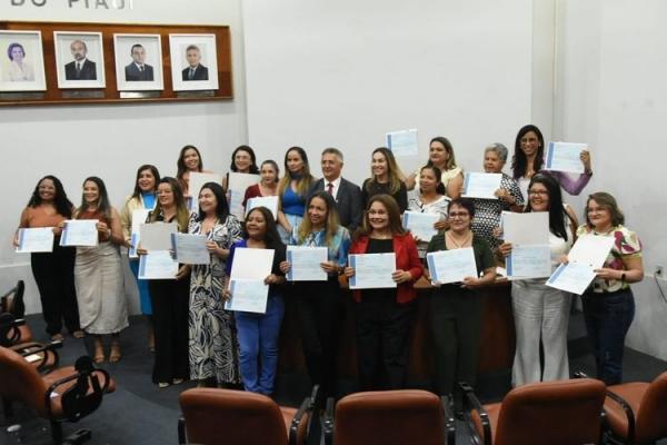 Cinquenta profissionais já foram capacitados e estão aptos para atuar na organização e gestão de brinquedotecas no estado.(Imagem:Divulgação)