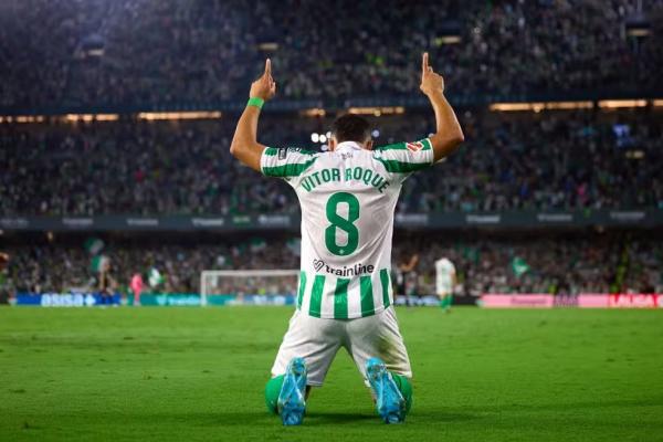 Vitor Roque está emprestado pelo Barcelona ao Betis até o final da atual temporada.(Imagem:Getty Images)