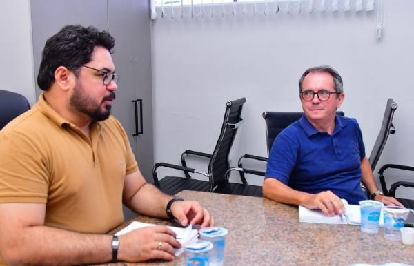  Vereador Magno Weverson discute melhorias na saúde com profissionais em Floriano.(Imagem:Reprodução/Instagram)