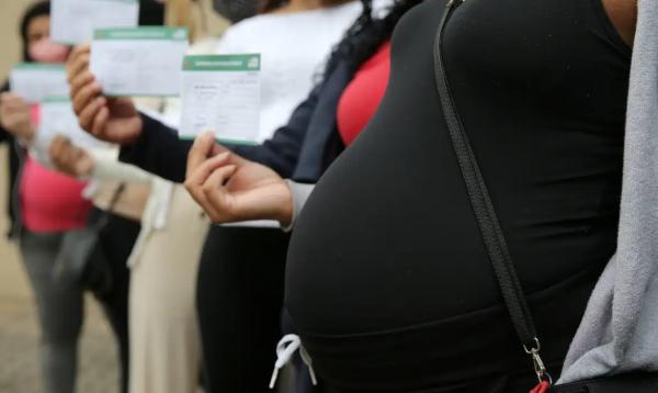 Especialistas lembram que muitas grávidas não estão se vacinando.(Imagem:REUTERS/Carla Carniel/Direitos reservados)