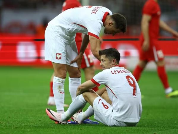 Lewandowski sente problema muscular e deixa amistoso da Polônia com a Turquia.(Imagem:Kacper Pempel / Reuters)