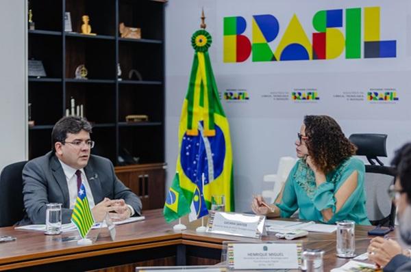 Rafael Fonteles e Luciana Santos conversam sobre o projeto, em Brasília(Imagem:Luara Baggi / MCT)