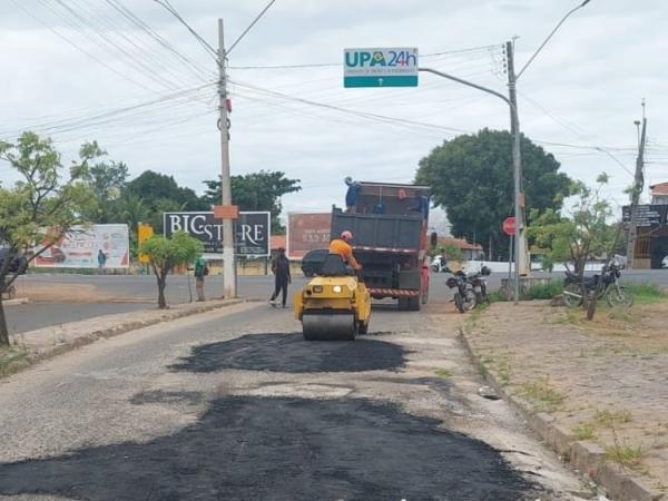 Mobilidade Urbana: Prefeitura de Floriano realiza tapa-buracos com massa asfáltica em ruas do município. (Imagem:Secom)