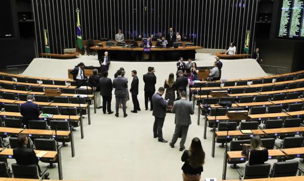 Sessão da Câmara dos Deputados para conclusão da votação do projeto de lei que propõe uma transição de três anos para o fim da desoneração da folha de pagamentos de 17 setores da e(Imagem:Lula Marques/ Agência Brasil© LULA MARQUES/ AGÊNCI)