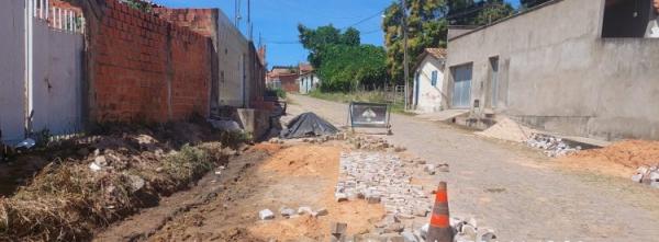 Infraestrutura realiza manutenção da pavimentação poliédrica e asfáltica em ruas de Floriano(Imagem:Secom)