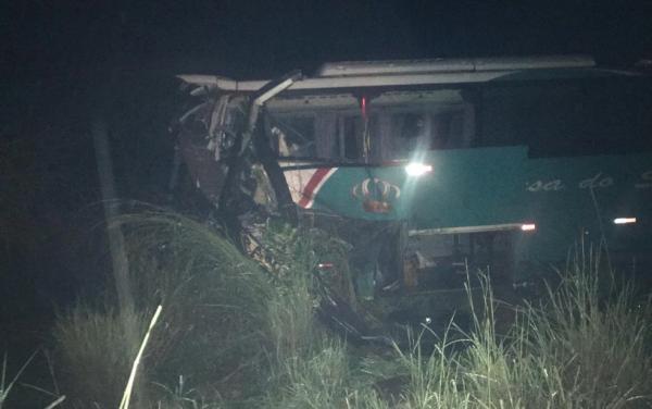 Ônibus da Princesa do Sul envolvida em acidente em Uruçuí.(Imagem: Divulgação/Polícia Militar do Piauí)