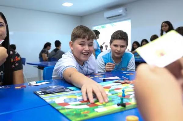 Professores de escolas públicas passam por capacitação para levar educação financeira através de jogos, em Ribeiro Gonçalves.(Imagem:Instituto Brasil Solidário/ Divulgação)