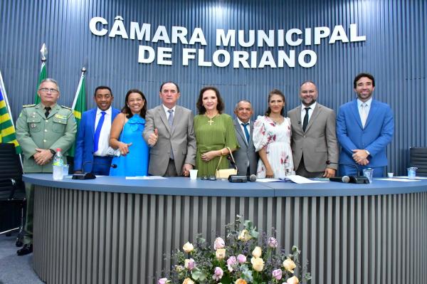 Posse do prefeito Antônio Reis e do vice-prefeito Joab Curvina marca início de nova gestão em Floriano(Imagem:Ricardo Alves)