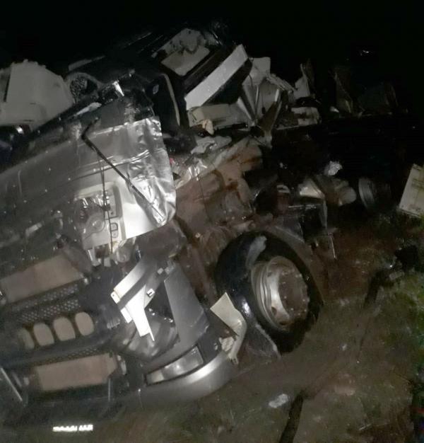 Carreta envolvida em acidente com ônibus em Uruçuí.(Imagem:Divulgação/Polícia Militar do Piauí)