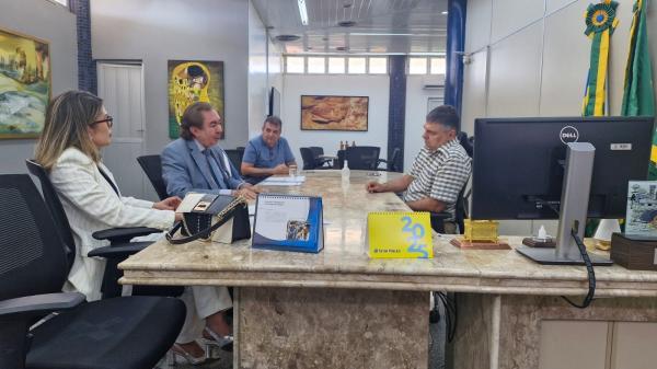 Secretário municipal do Planejamentom João Henrique em reunião com o presidente do TCE Kenendy Barros.(Imagem:Marcos Teixeira)