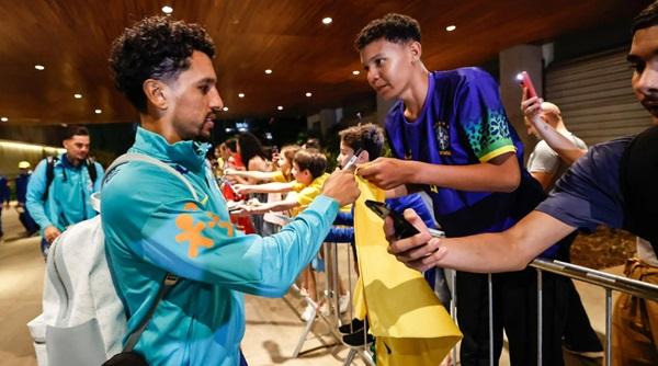 Seleção Brasileira desembarcou em Brasília na noite desta sexta-feira (11)(Imagem:RAFAEL RIBEIRO/CBF)