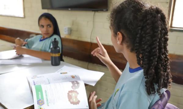 Estudantes em escola Bilingue.(Imagem:Geovana Albuquerque/Agência Brasília)