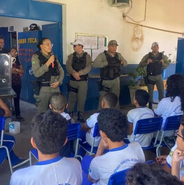 Polícia Militar de Floriano realiza palestra educativa na Escola Municipal Odorico Castelo Branco.(Imagem:Reprodução/Instagram)