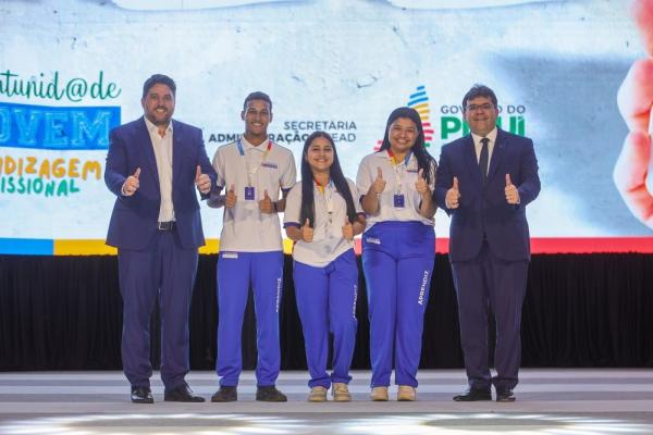 Rafael Fonteles comemorou a marca durante a solenidade de admissão de 400 jovens que irão compor o quadro de jovens aprendizes do Governo do Estado.(Imagem:Divulgação)