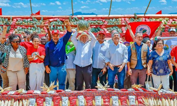 Presidente da República, Luiz Inácio Lula da Silva, durante visita às áreas de produção de goiaba, café e milho.(Imagem:Ricardo Stuckert/PR)